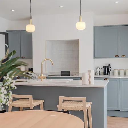 Bella Vista * Whitby